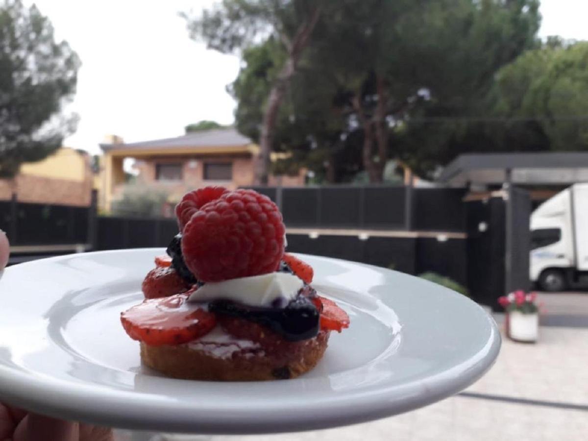 H La Cabana Pozuelo de Alarcón Екстериор снимка